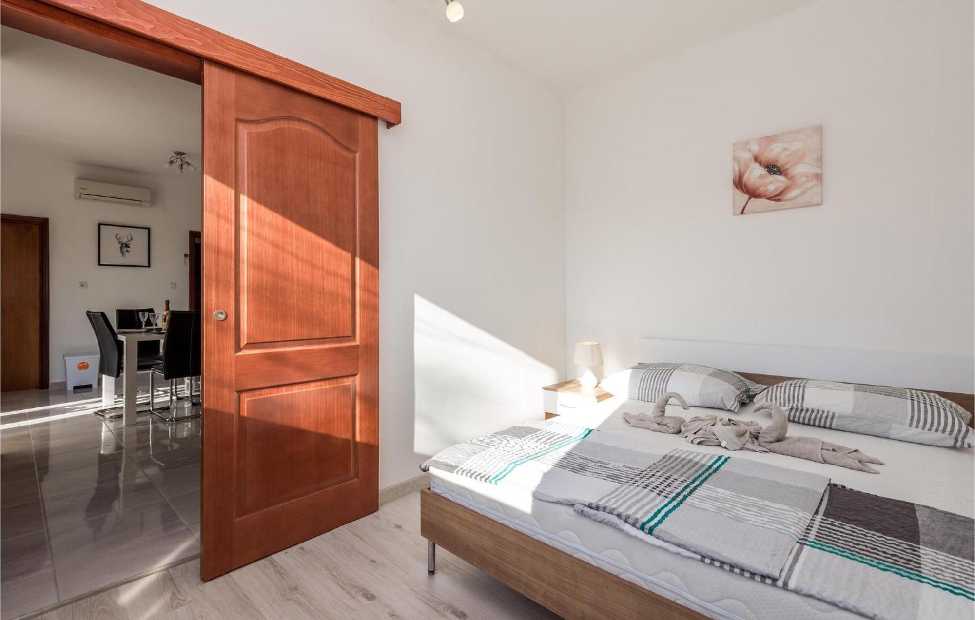 Pet Friendly Apartment In Kampor With Kitchen Dış mekan fotoğraf
