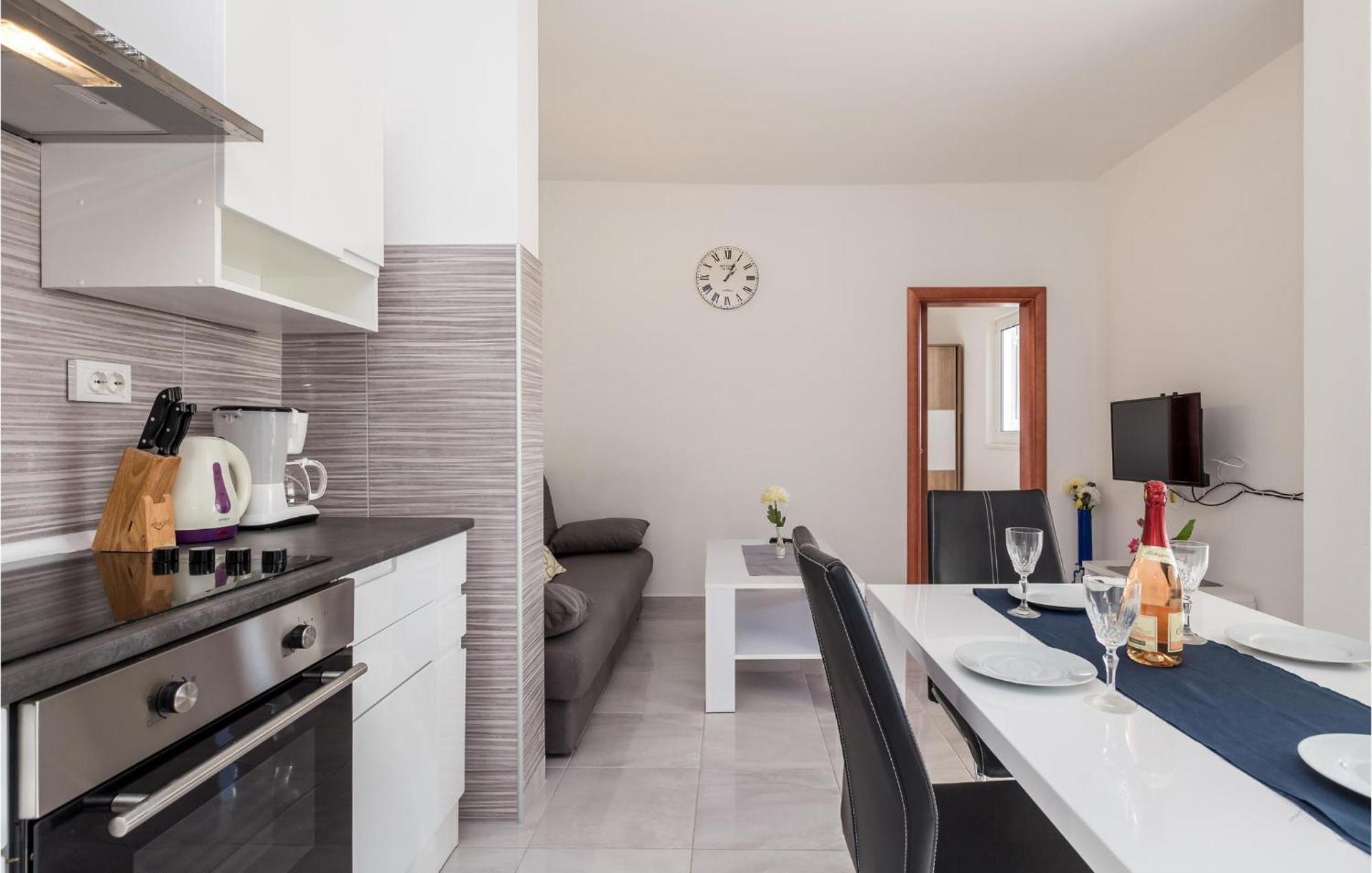 Pet Friendly Apartment In Kampor With Kitchen Dış mekan fotoğraf