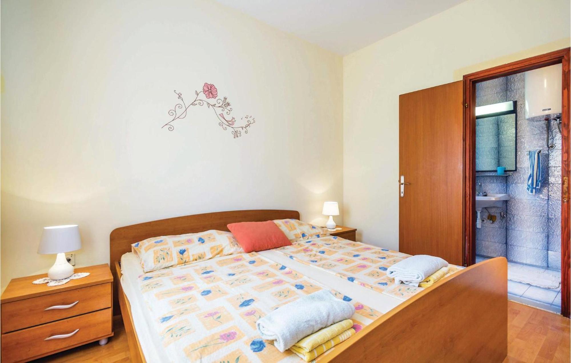 Pet Friendly Apartment In Kampor With Kitchen Dış mekan fotoğraf