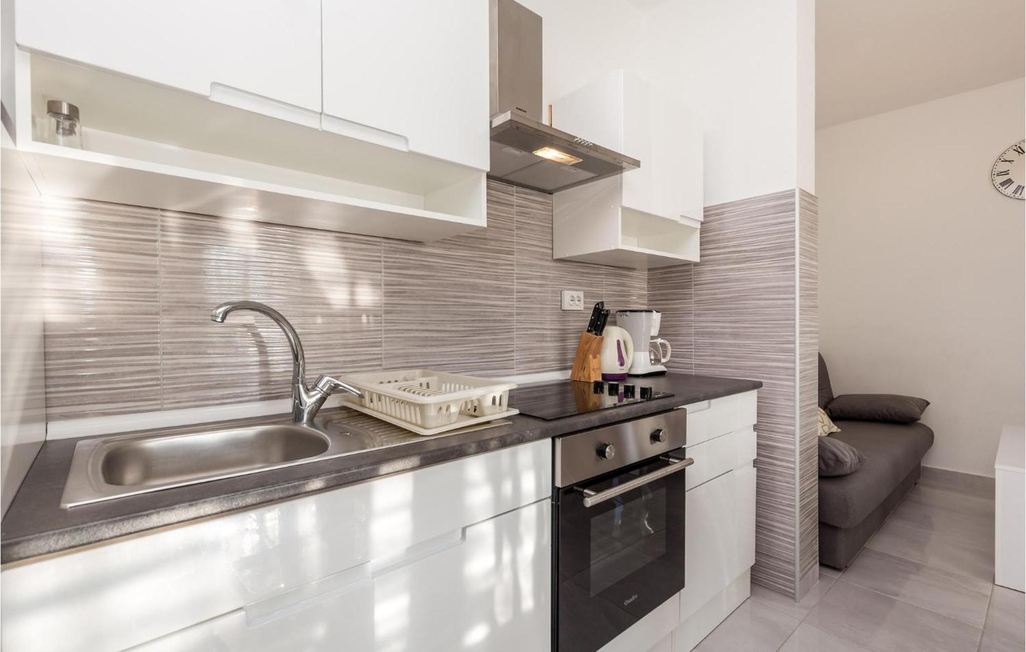 Pet Friendly Apartment In Kampor With Kitchen Dış mekan fotoğraf