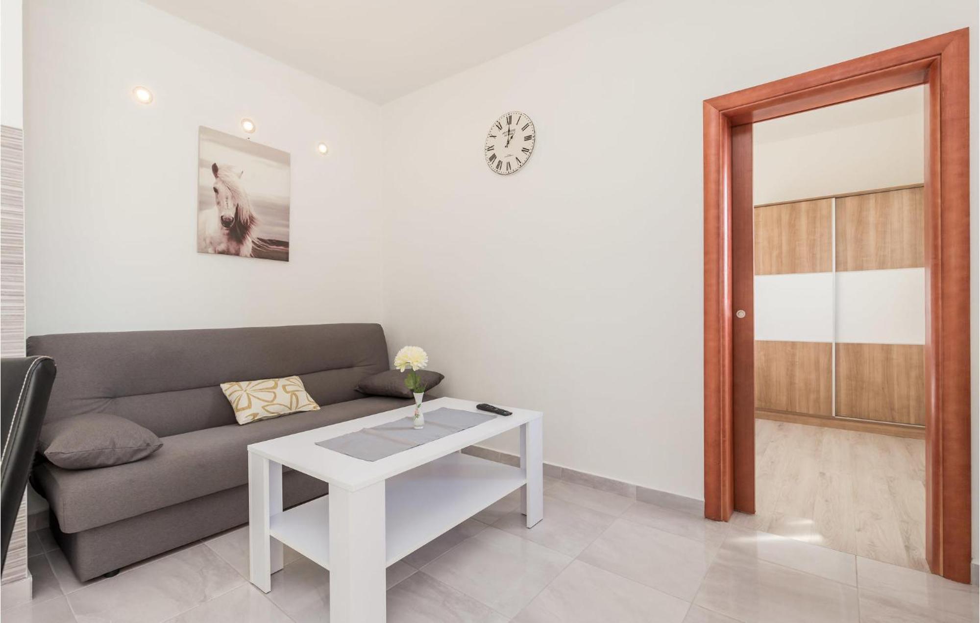 Pet Friendly Apartment In Kampor With Kitchen Dış mekan fotoğraf
