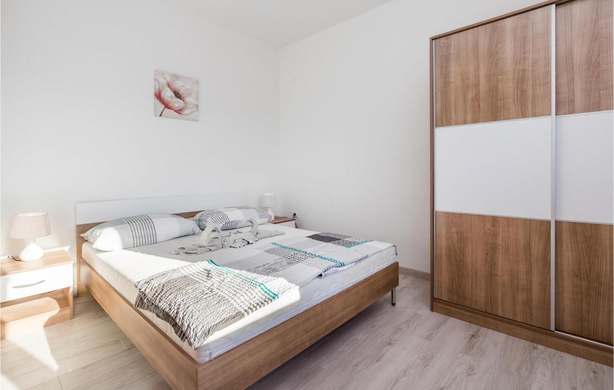 Pet Friendly Apartment In Kampor With Kitchen Dış mekan fotoğraf